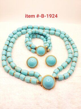 1 Necklace w/m Bracelet, & Clip on Earrings, item # B-1924,. wt. 152 grams.